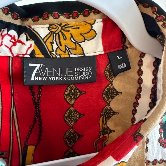 NEW YORK AND COMPANY STRETCH COLLARED BUTTON DOWN BLOUSE RED FLORAL SIZE XL - Picture 4 of 6